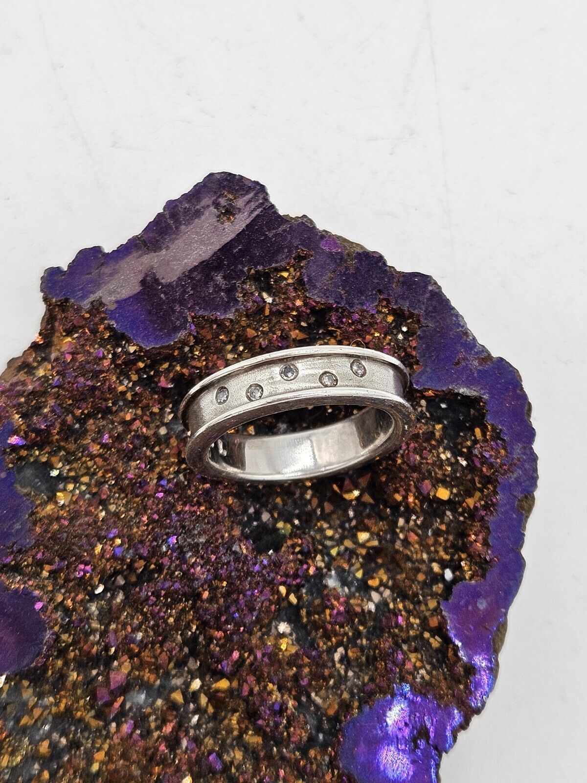 Lovely 925 Sterling Silver Band Ring With Inset Diamonds, 4.4g, Size L