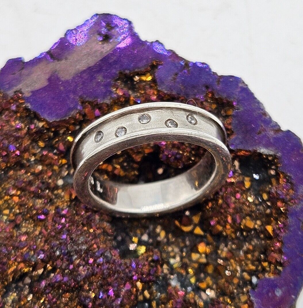 Lovely 925 Sterling Silver Band Ring With Inset Diamonds, 4.4g, Size L