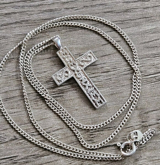 925 Silver Patterned Cross Pendant, Necklace. 48cm Chain.