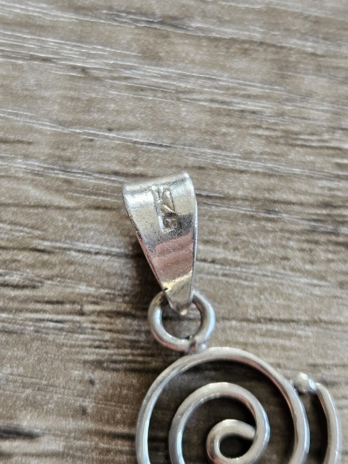 Sterling 925 Silver Labradorite Gemstone Pendant. 10.8g