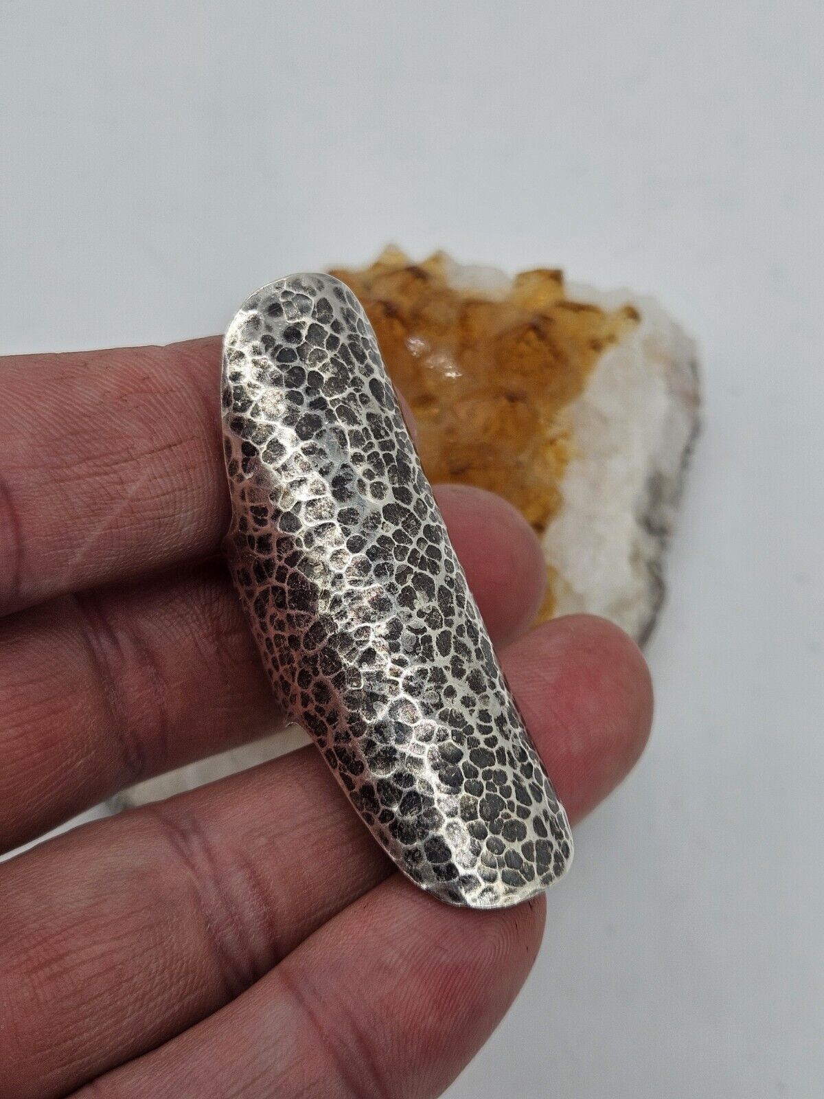 SILVER 925 ARMOUR RING. HAMMERED PATTERN. ADJUSTABLE.