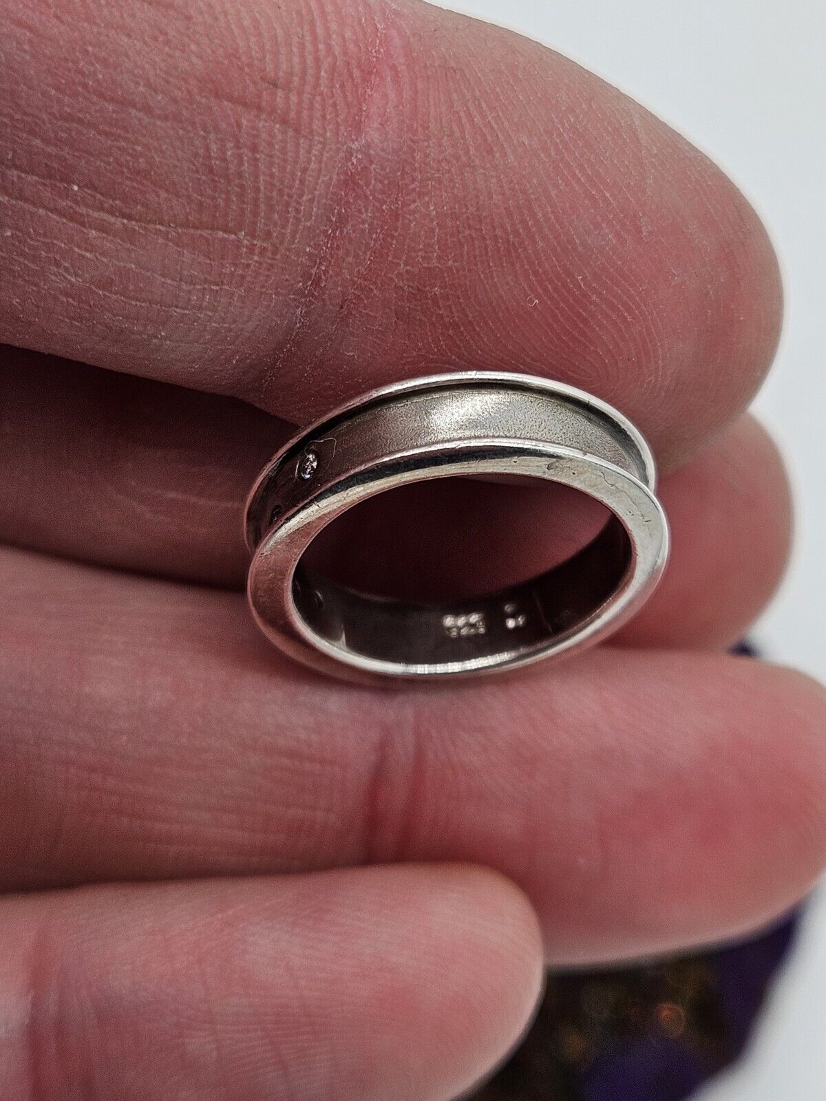 Lovely 925 Sterling Silver Band Ring With Inset Diamonds, 4.4g, Size L