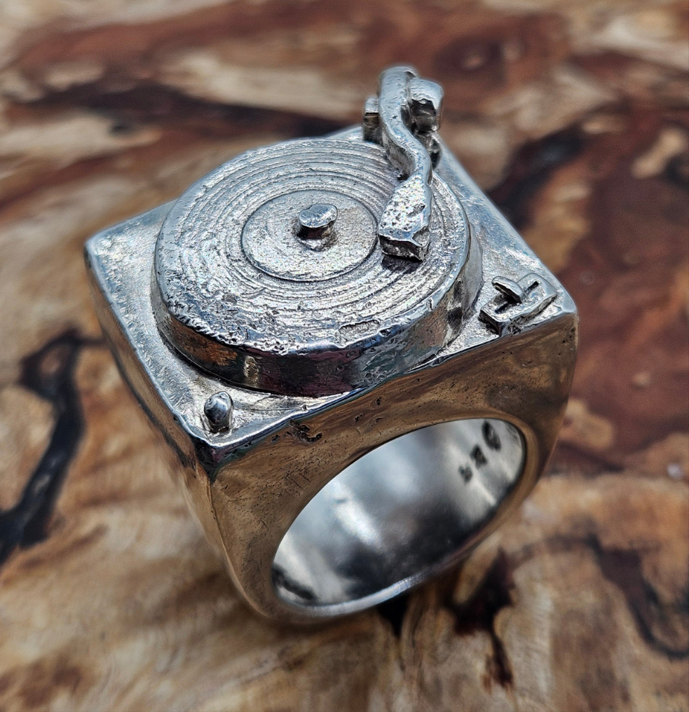 Huge, Heavy DJ Deck, Turntable Ring, Silver 925. The Wildcat Collection. Size T.