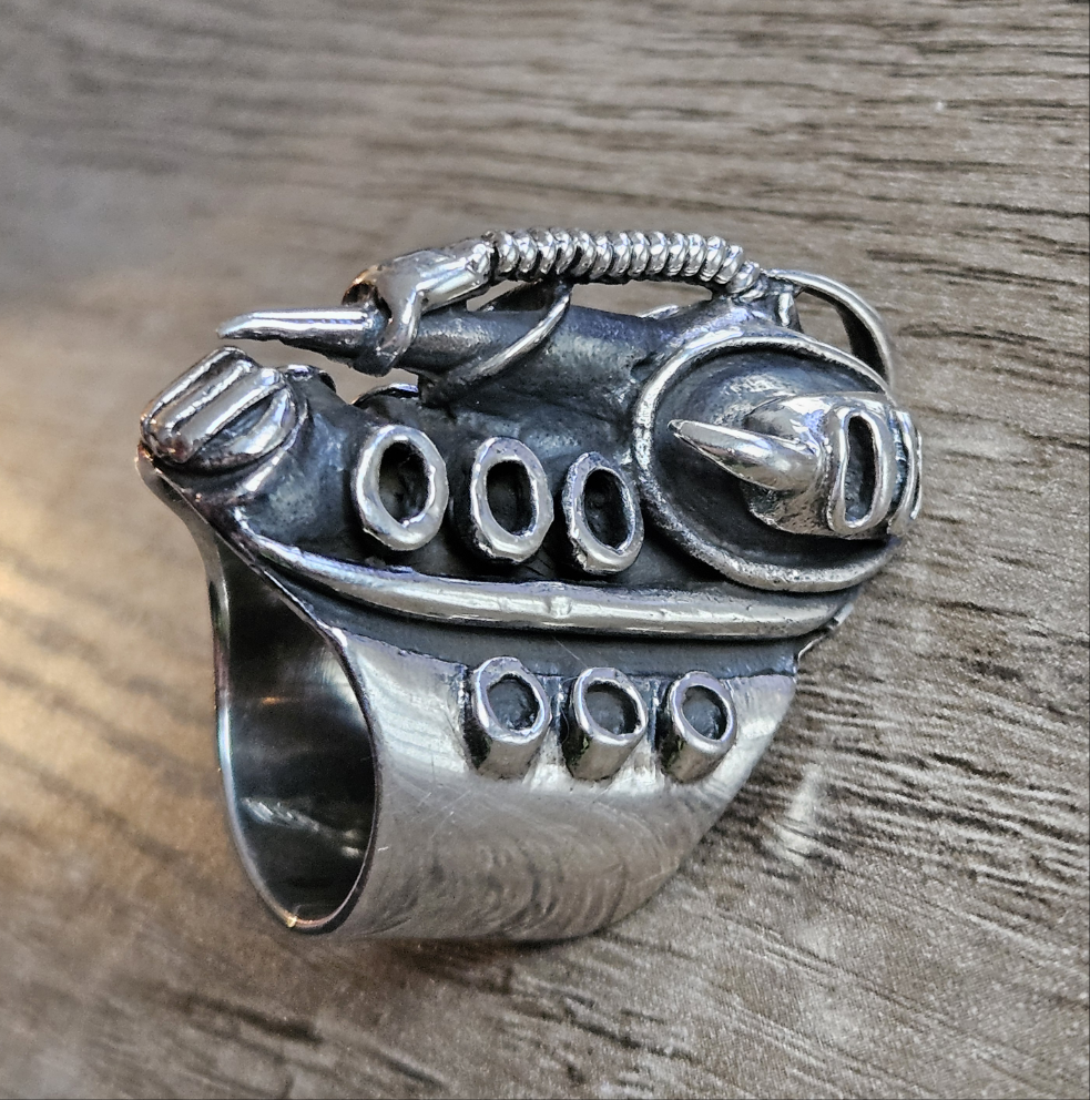 Silver 925 Insectoid Engine ring By Mike Turner. Size V, Wildcat. Heavy! 56g