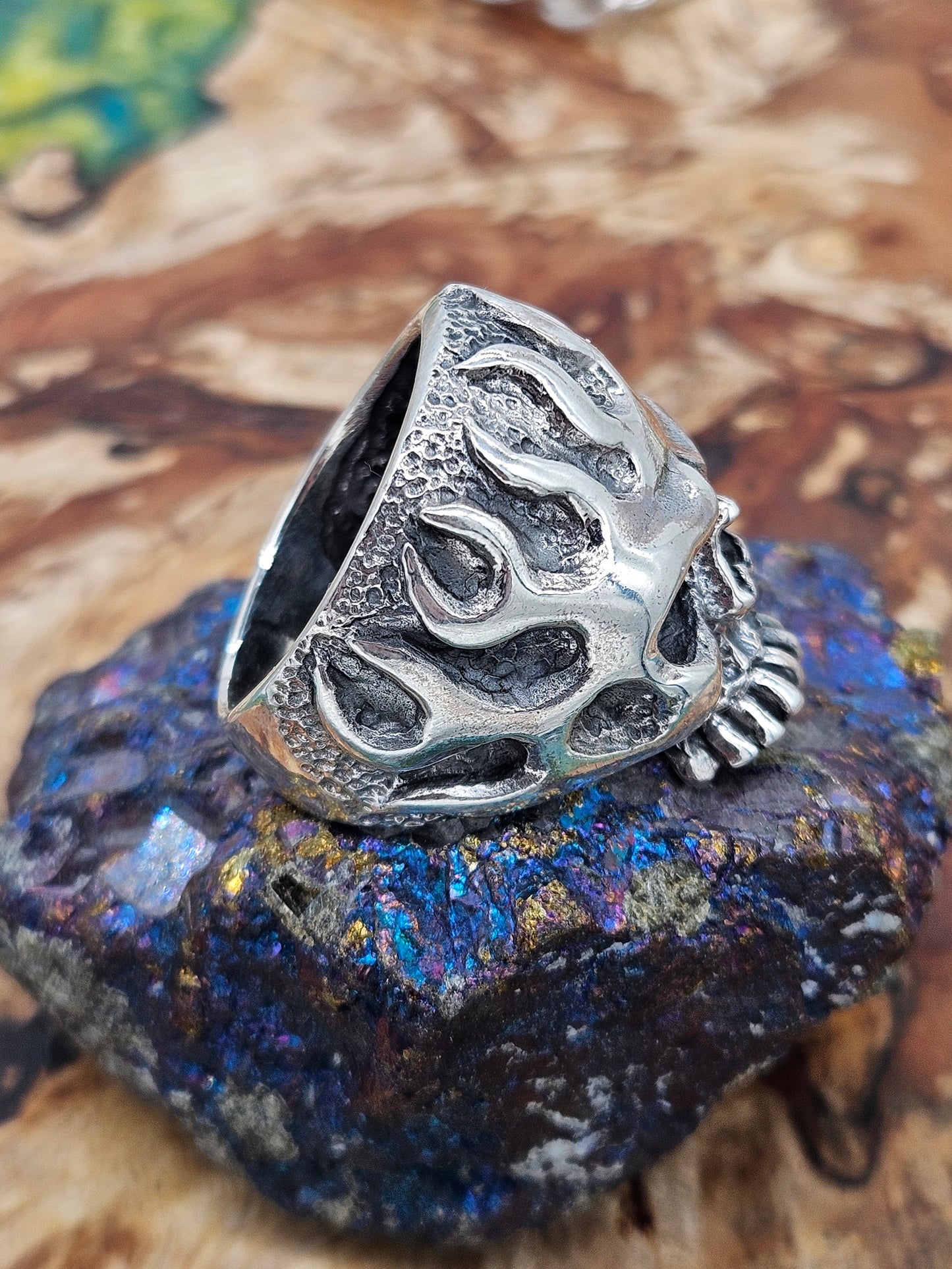 Flame skull ring in sterling silver 925. Heavy Mens Ring, Gothic, Rocker. NEW!!