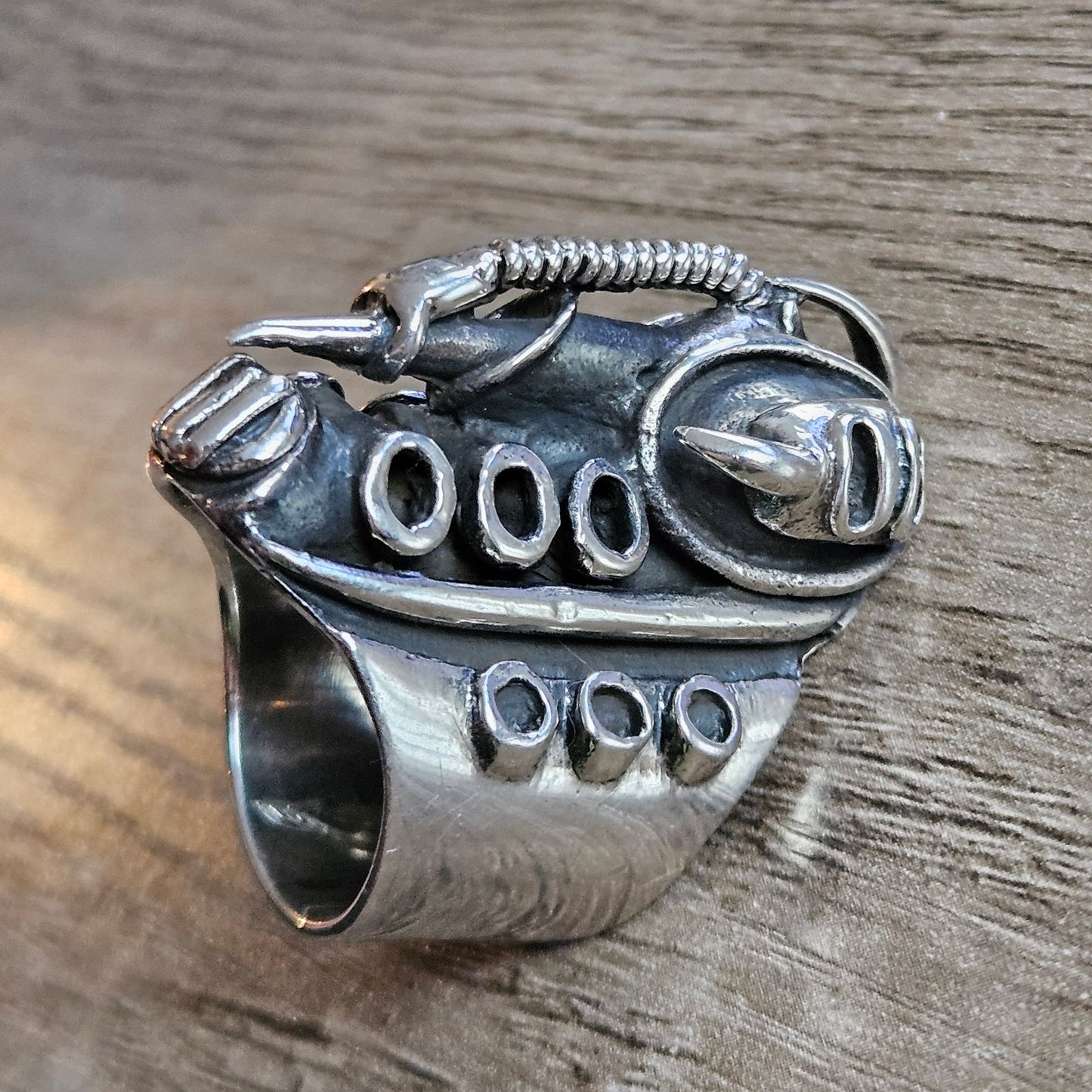 Silver 925 Insectoid Engine ring By Mike Turner. Size V, Wildcat. Heavy! 56g
