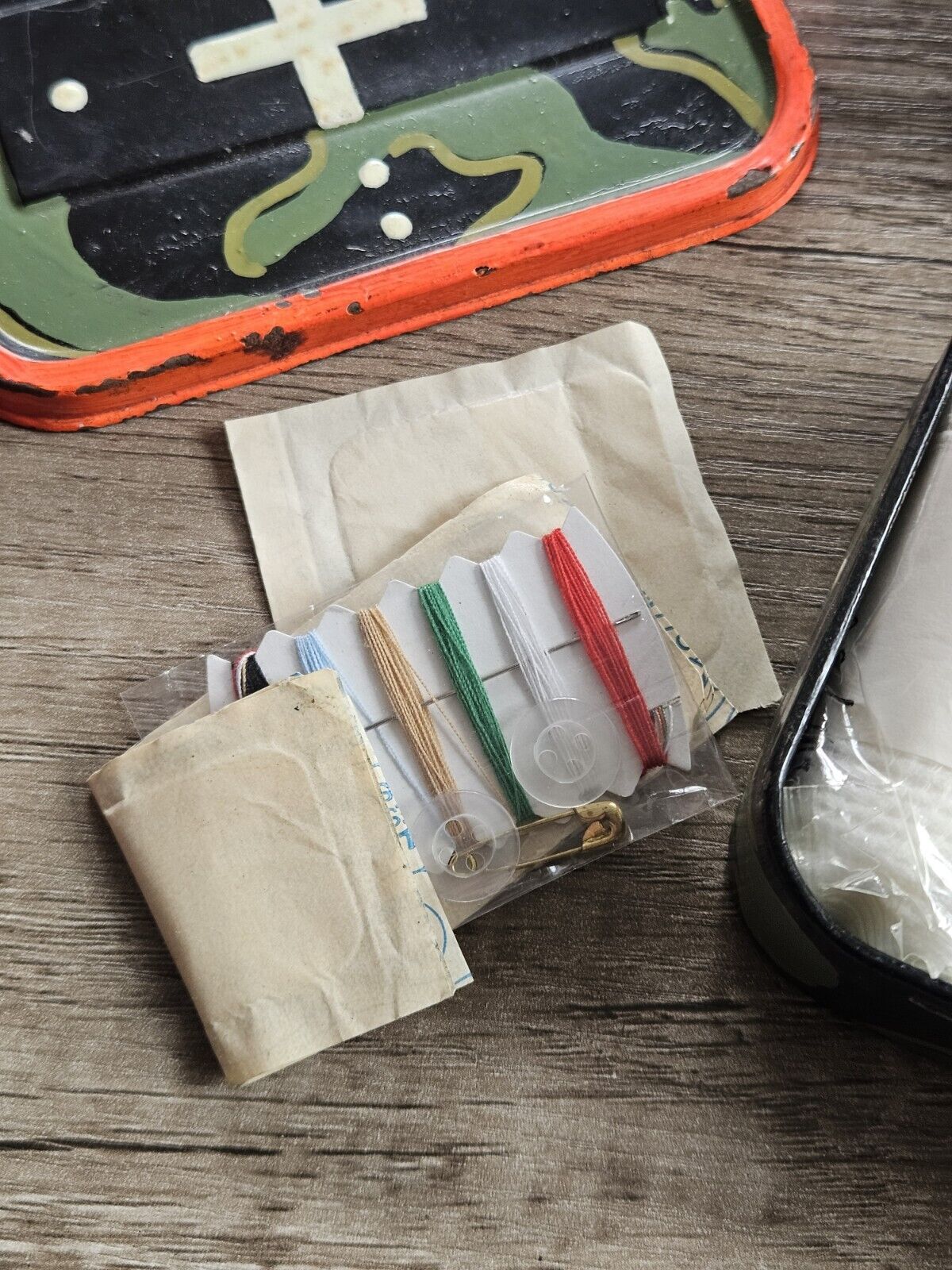 Vintage Military Medic First Aid Kit Tin And Lenses?? 
