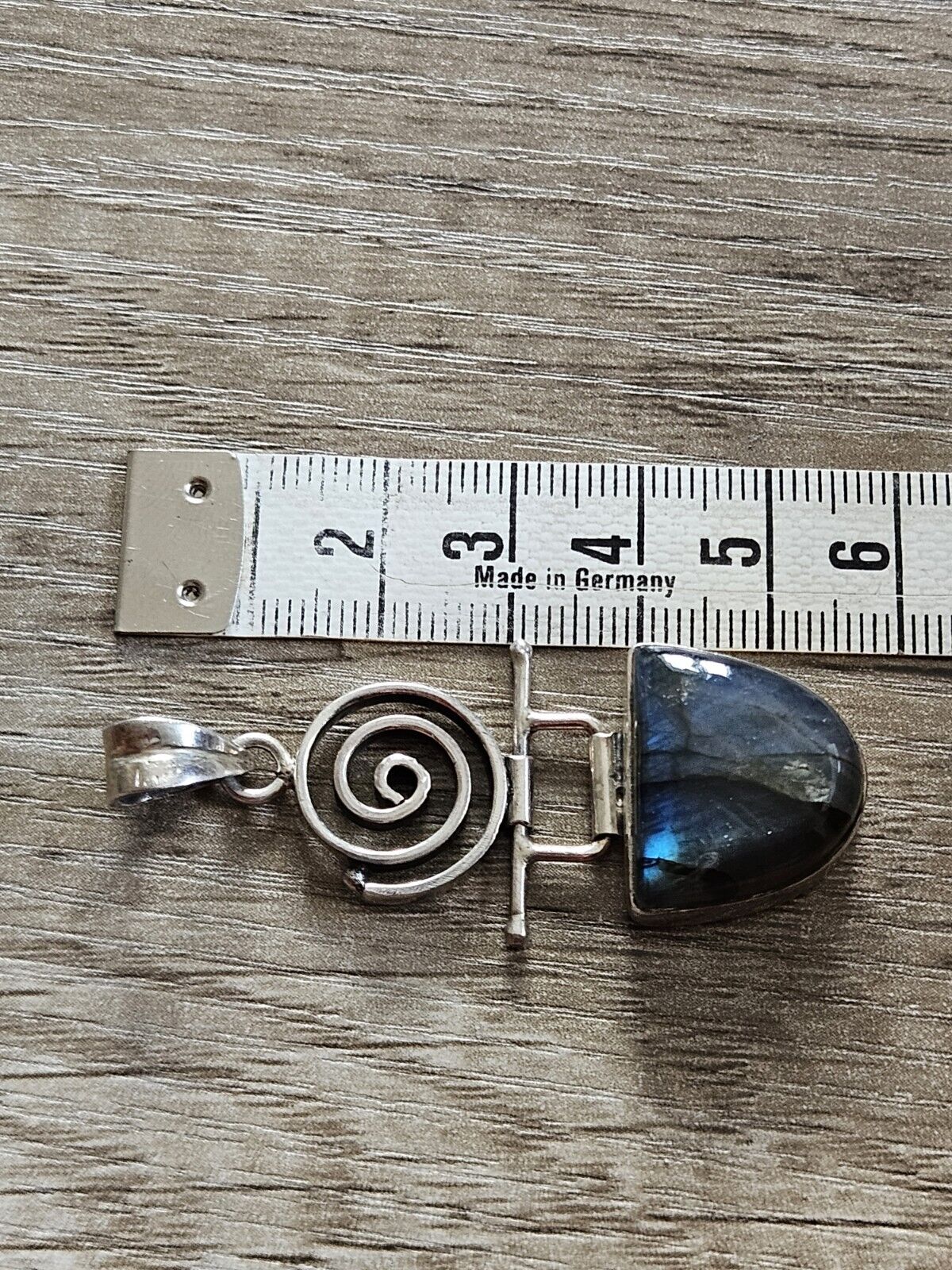 Sterling 925 Silver Labradorite Gemstone Pendant. 10.8g