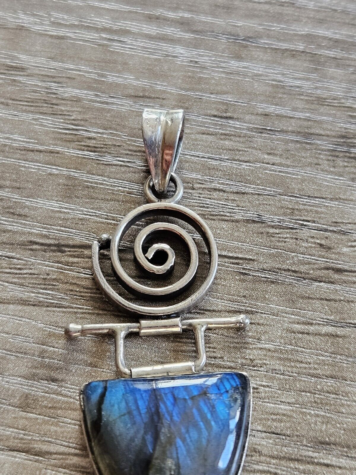 Sterling 925 Silver Labradorite Gemstone Pendant. 10.8g