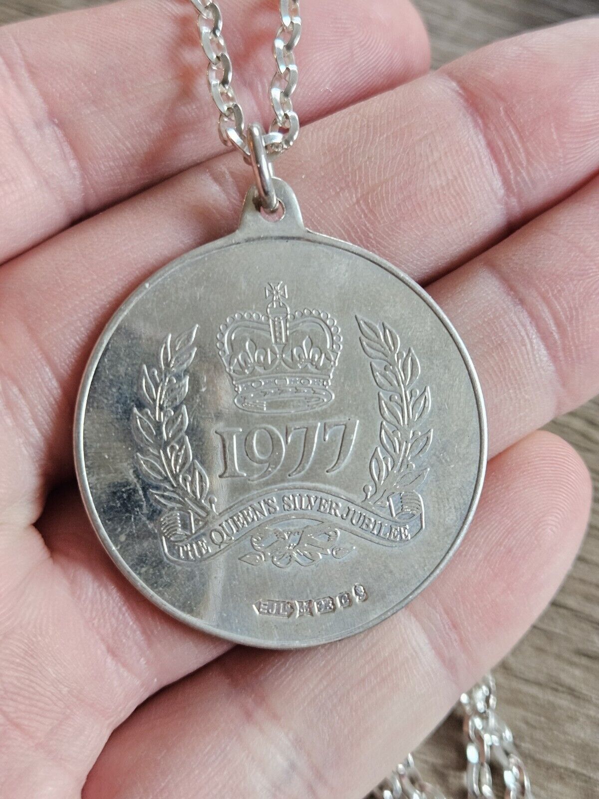 Sterling Silver 1977 Queens Silver Jubilee Necklace Medallion, Heavy 27g, Ingot.