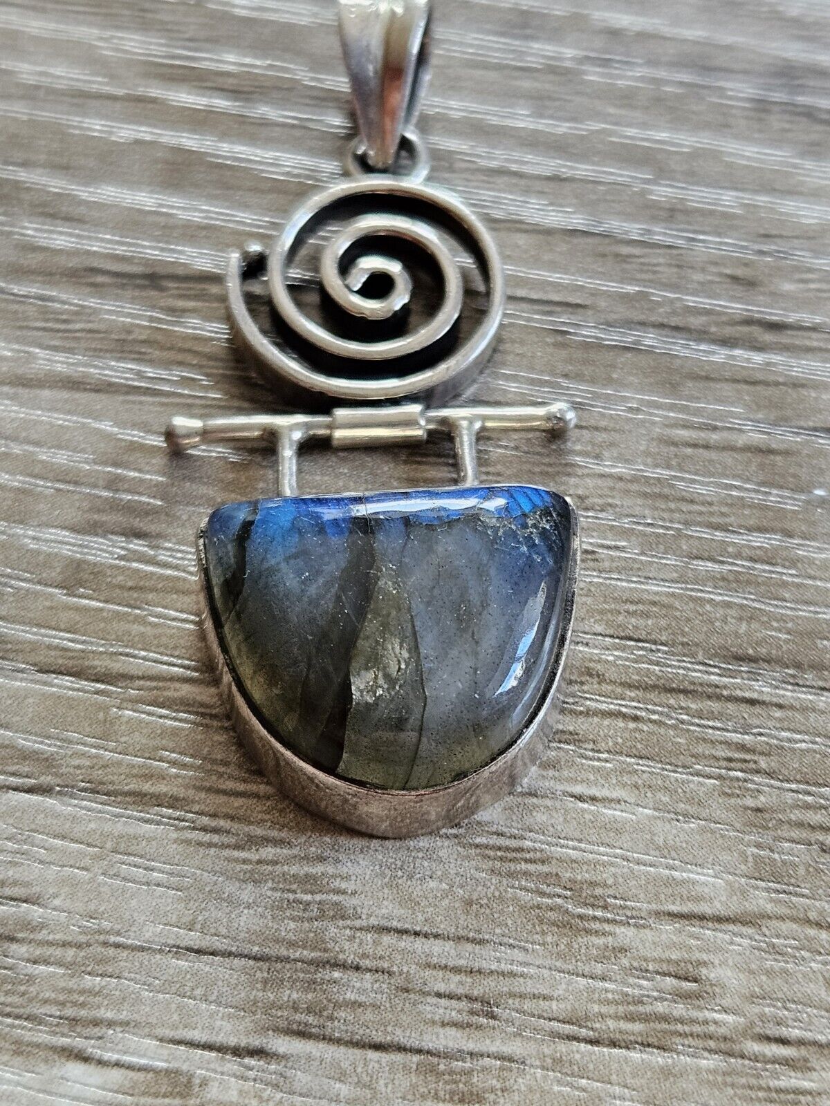 Sterling 925 Silver Labradorite Gemstone Pendant. 10.8g