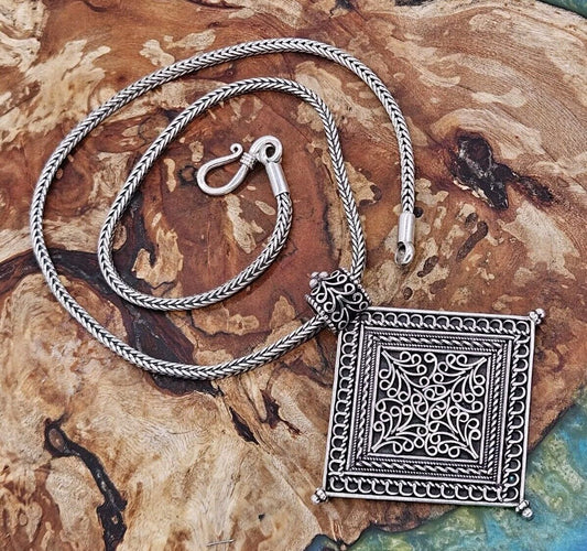Vintage/modern jewellery 925 silver SUARTI Indonesian woven necklace, Pendant.