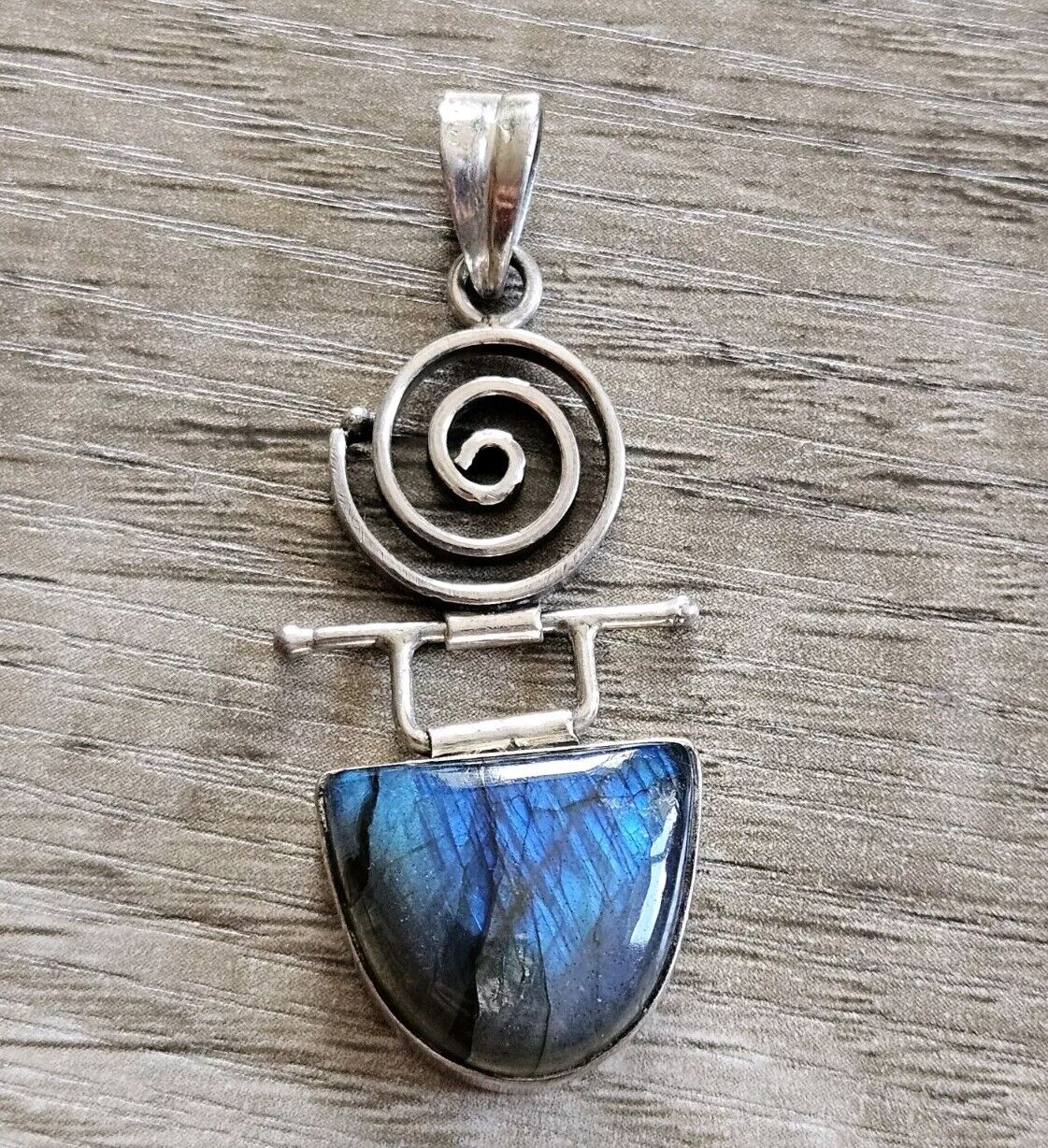 Sterling 925 Silver Labradorite Gemstone Pendant. 10.8g