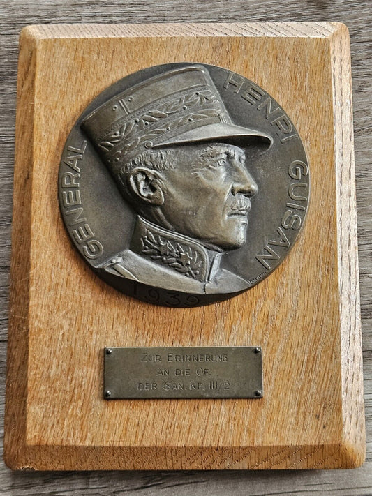 WW2 PLAQUE GENERAL HENRI GUISAN 1939, "IN MEMORY OF". BRONZE? WOOD BACKING.