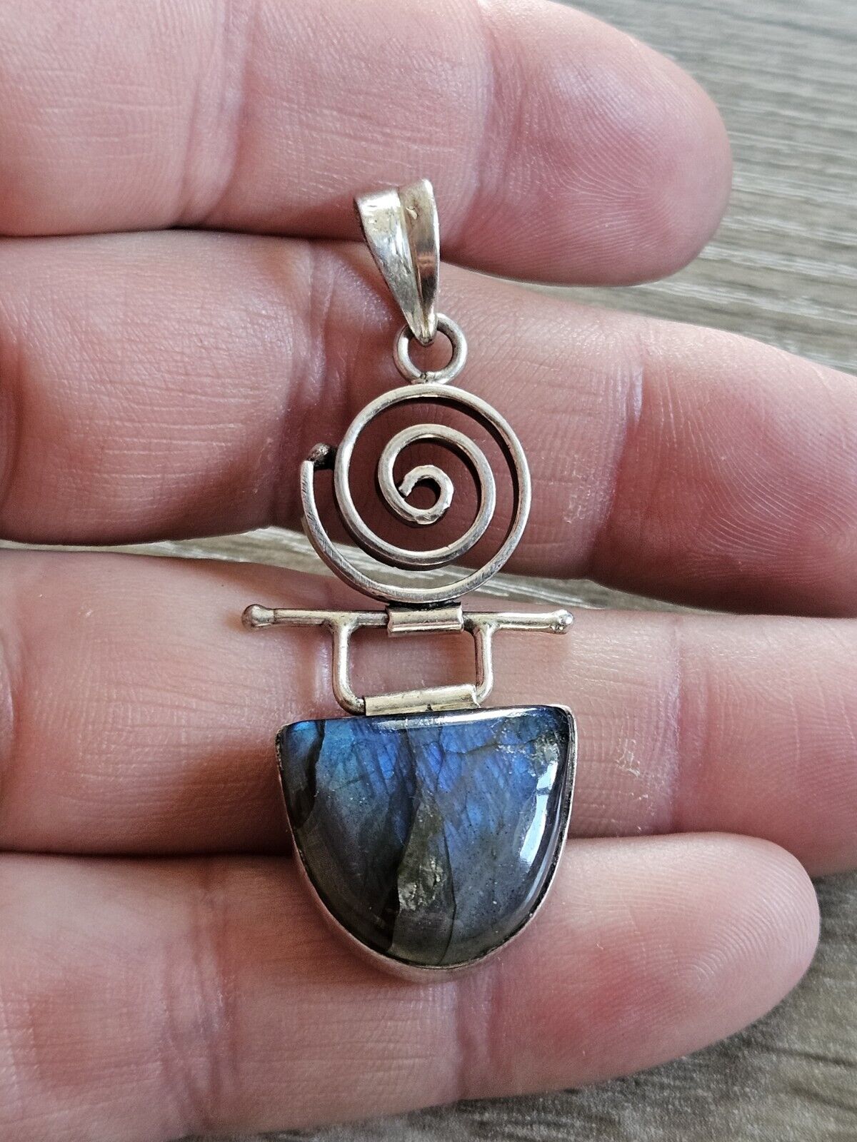 Sterling 925 Silver Labradorite Gemstone Pendant. 10.8g