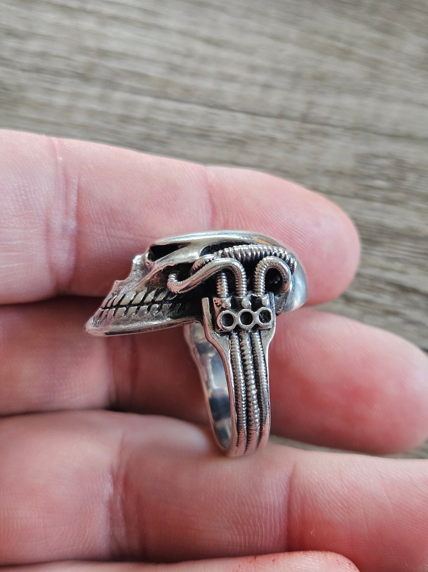 Silver 925 Biomechanical Skull Ring- William Llewellyn Griffiths. Size O 1/2