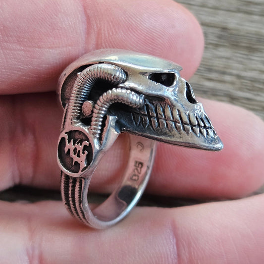 Silver 925 Biomechanical Skull Ring- William Llewellyn Griffiths. Size O 1/2