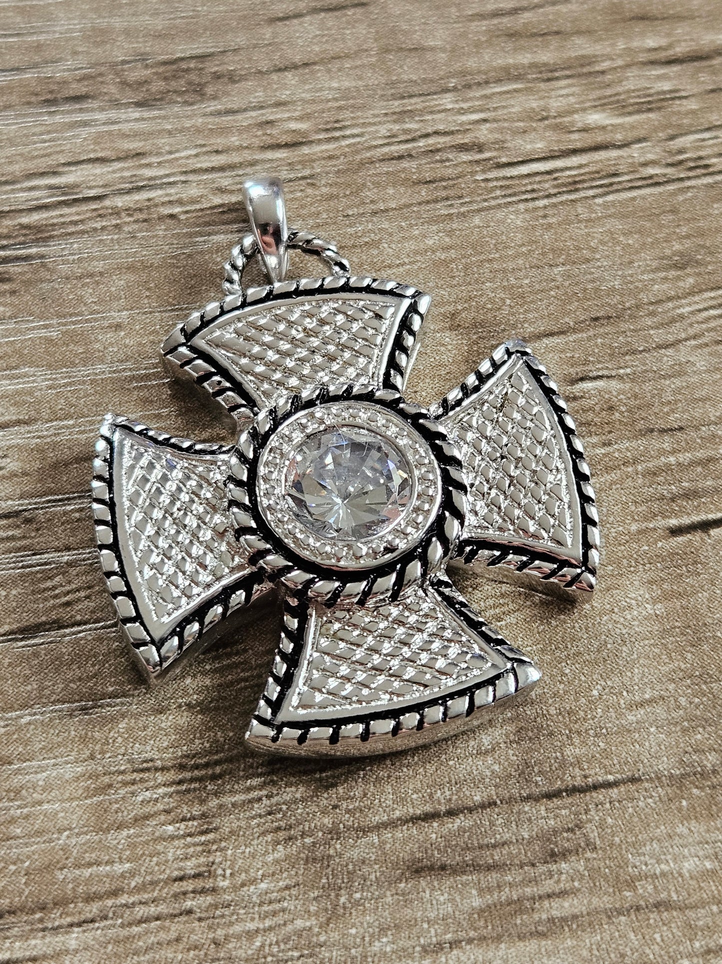 NEW Sterling Silver 925 Celtic / Maltese Cross Pendant.